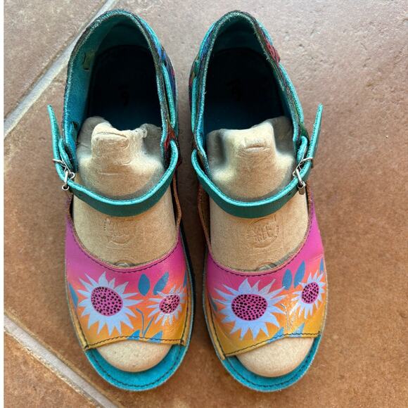 Soletech Painted Style Sandals w Flowers Iridescent Rainbow size 8(?) Pls Read! - Picture 7 of 15